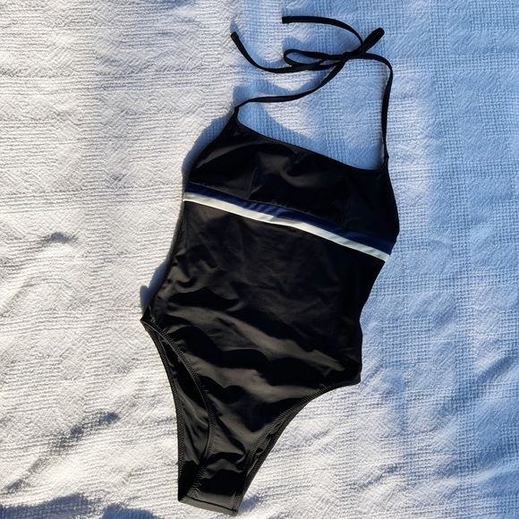 SOLID & STRIPED The Marina open-back halterneck swimsuit - Picture 3 of 11